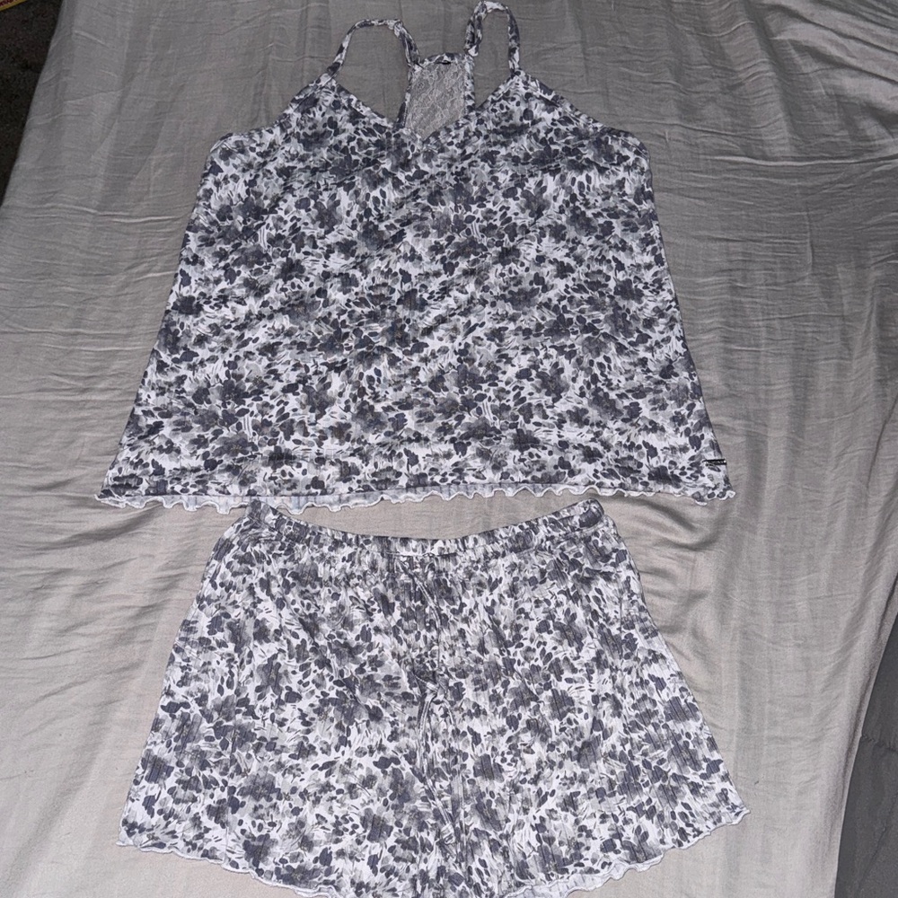 Tahari Black and White Floral Pajama Set